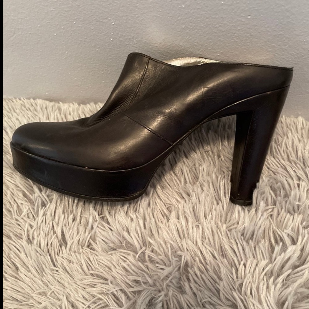 FrreLance size 38(7.5) all leather mules made in Paris